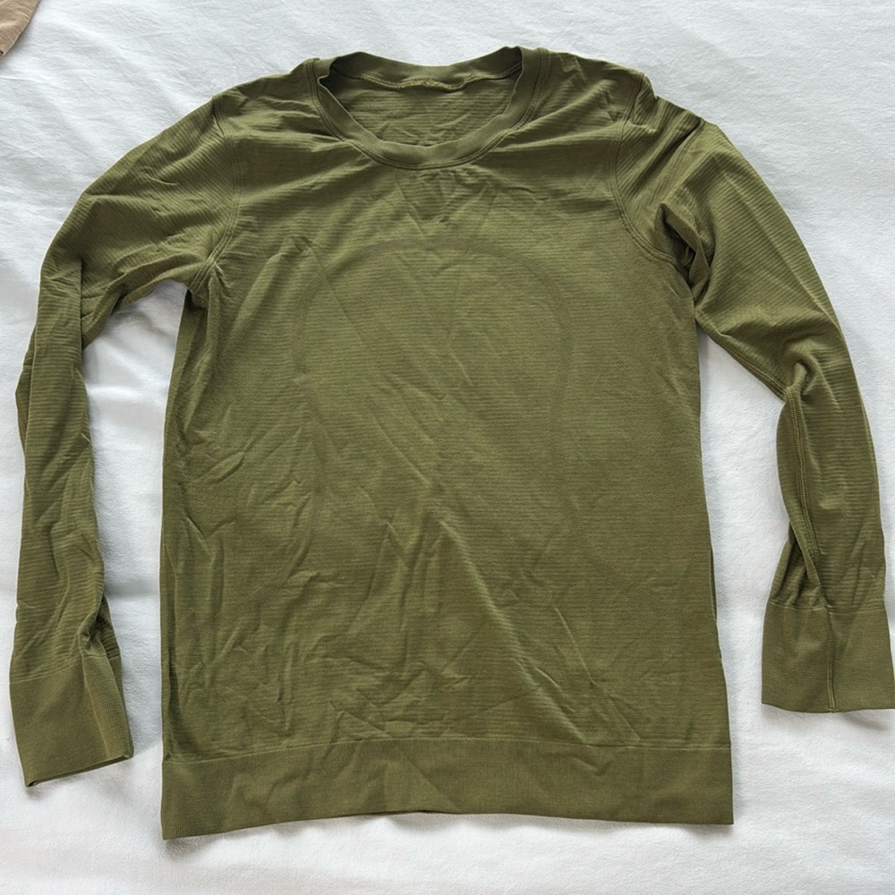 Lululemon loose fit top